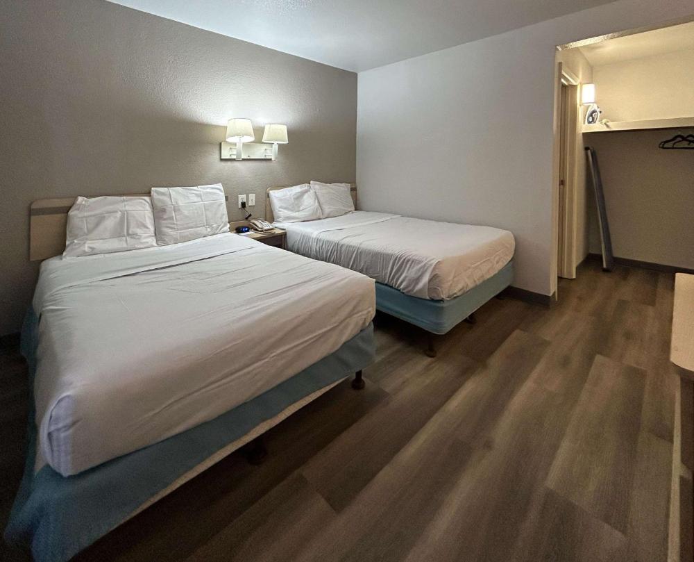 Quadruple Room - Non-Smoking interior